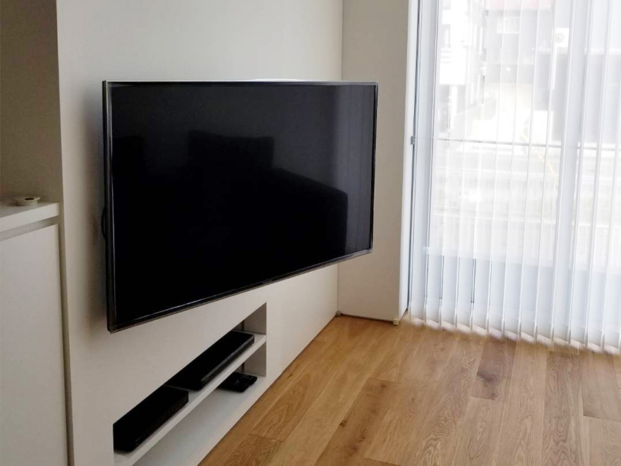 テレビ壁掛けアーム式金具